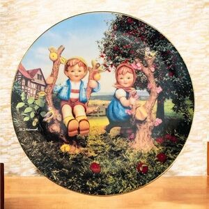 Danbury Mint M J Hummel  “Apple Tree Boy And Girl” Plate LP1396 EUC